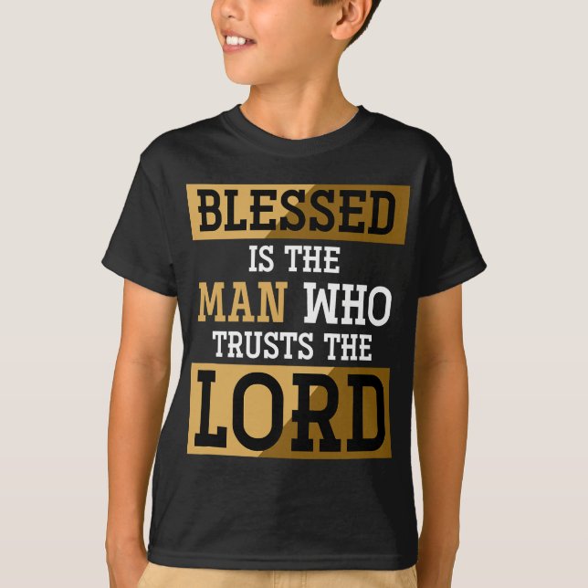 Camiseta Abençoado É O Homem Que Confia No Senhor Jesus Chr (Frente)