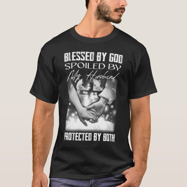 Camiseta Abençoado Por Deus Meu Marido Protegido Por Ambos (Frente)