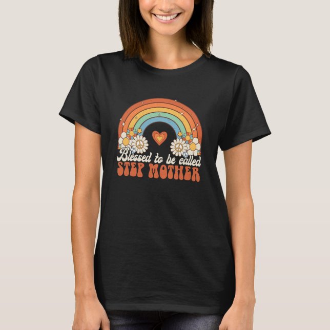 Camiseta Abençoado Seja Chamado Stepme Groovy Rainbow Mot (Frente)