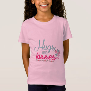 Camiseta Abraços De Presente De casal E Flor De Beijo