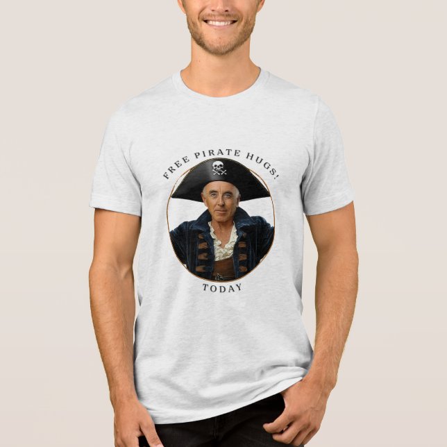 Camiseta Abraços Piratas Gratuitos para o meu pai (Frente)