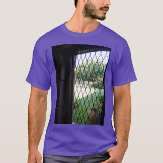 Camiseta Abrir janela com o lattice a olhar para o guarda a