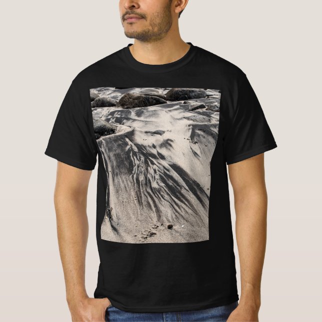 Camiseta Abstract Black and White Sand Textures with Rocks  (Frente)