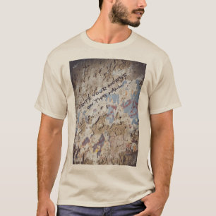 Camiseta Abstrato azul e bege (parede rachada)
