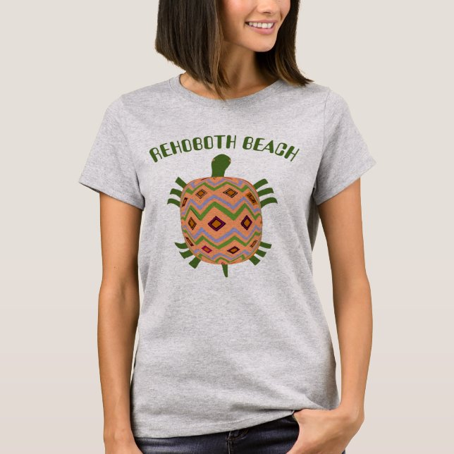 Camiseta Abstrato Turtle, edite o nome da praia, (Frente)