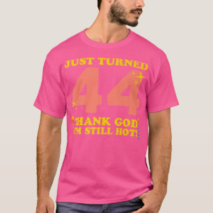 Camiseta Acabo De Virar 44 Obrigados Deus Eu Ainda Estou Qu
