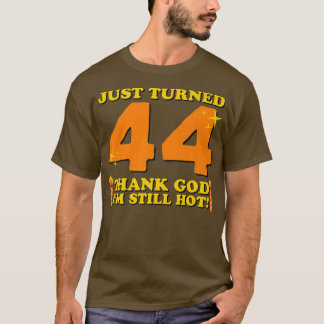 Camiseta Acabo de virar 44 Obrigados Deus Eu ainda sou o 44