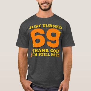 Camiseta Acabo de virar 69 Obrigado Deus Eu ainda estou que