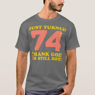 Camiseta Acabo De Virar 74 Obrigados Deus Ainda Estou Quent