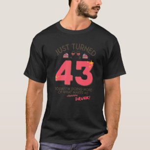Camiseta Acabou De Virar 43 Bebendos De Vinho 43º Bebado De