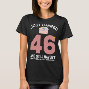Camiseta Acabou de virar 46 Piada de lavanderia 46º anivers