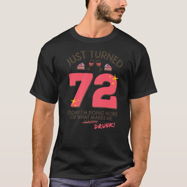 Camiseta Acabou de virar 72 Bebendos de vinho 72º Bebado de (Frente)