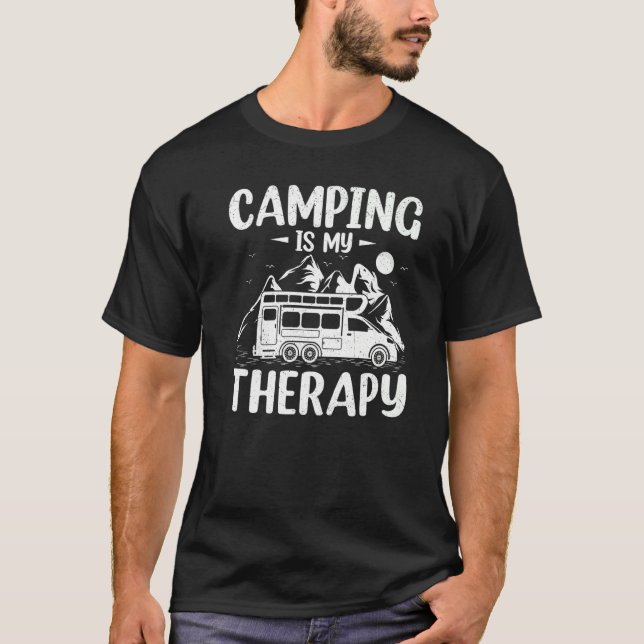 Camiseta Acampamento Camper É Minha Terapia (Frente)