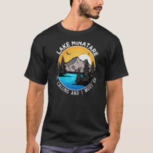 Camiseta Acampamento de barco de pesca Lago Lake Minatare