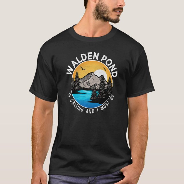 Camiseta Acampamento de Barcos de Pesca Lagoa Walden Pond (Frente)