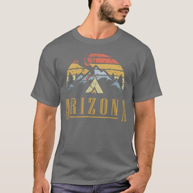 Camiseta Acampamento de Fogo de Acampamento nas Montanhas d (Frente)
