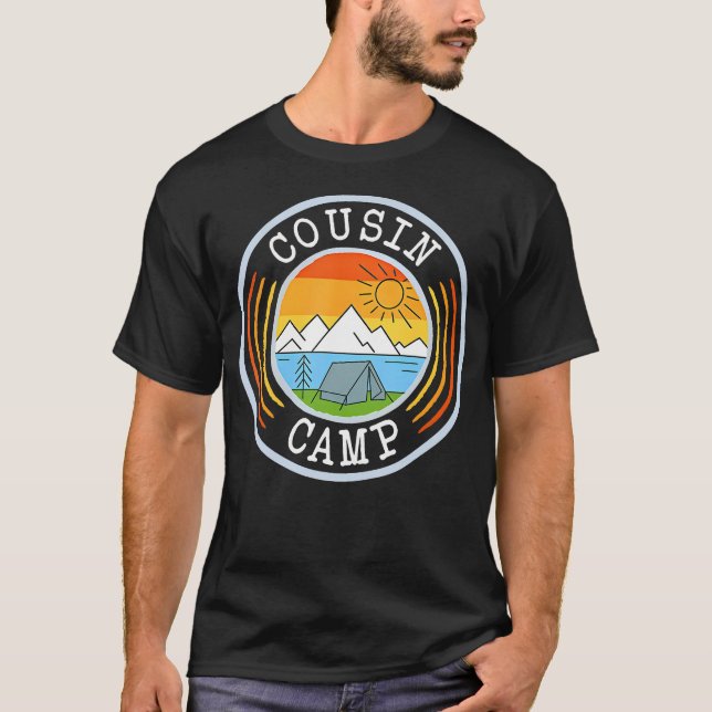 Camiseta Acampamento de Primos Acampante Equipe de Acampame (Frente)