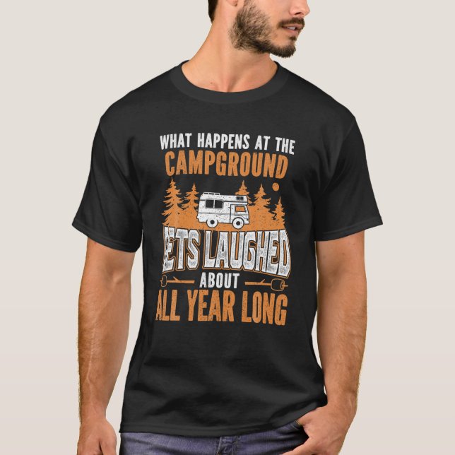 Camiseta Acampamento Do Motorhome Campervan O Que Acontece  (Frente)