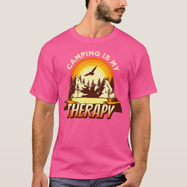 Camiseta Acampamento É Minha Terapia - Retrô Engraçado A Ca (Frente)