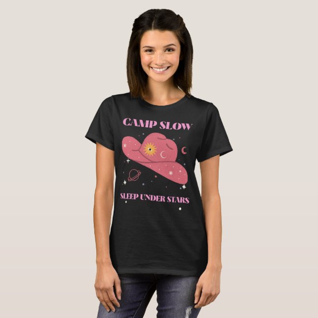Camiseta Acampamento Lento Sono Sob as Estrelas Retiro de A (Frente Completa)