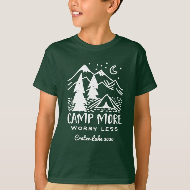 Camiseta Acampamento Mais, Menos Preocupação | Campanha per (Frente)