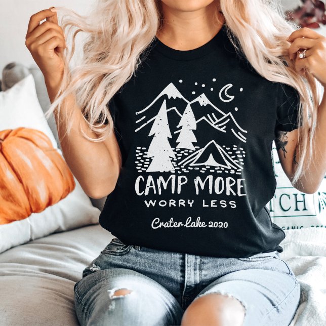 Camiseta Acampamento Mais, Menos Preocupação | Campanha per (Criador carregado)