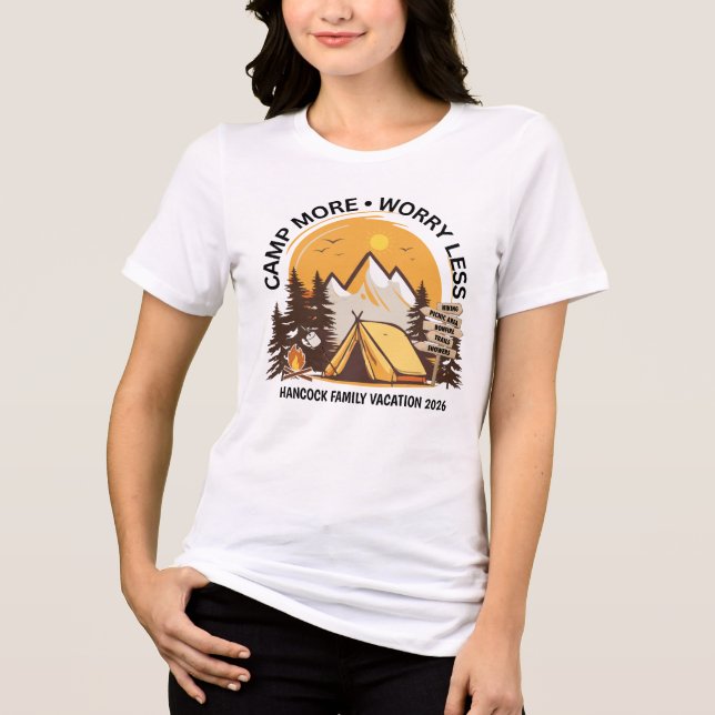 Camiseta Acampamento Mais Preocupado Menos Acampamento (Frente)