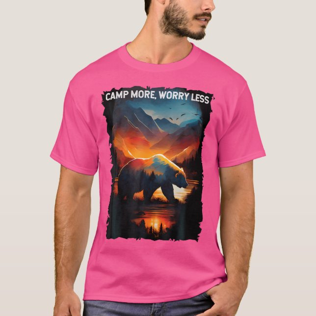 Camiseta Acampamento Mais Preocupante Menos Ursos Caminhand (Frente)