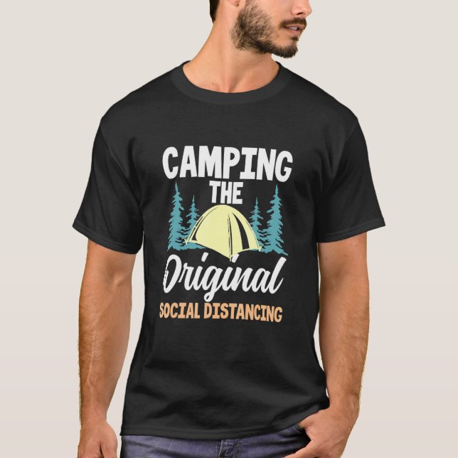 Camiseta Acampamento O Trocadilho de Acampamento de Distanc (Frente)