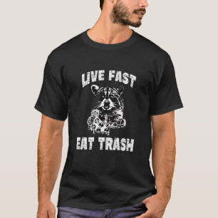 Camiseta Acampamento Vintage de Trash Raccoon Comendo Rápid
