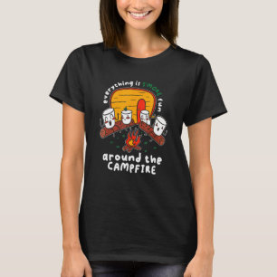 Camiseta Acampando O Pun Smore Divertido Ao Redor Do Xaile