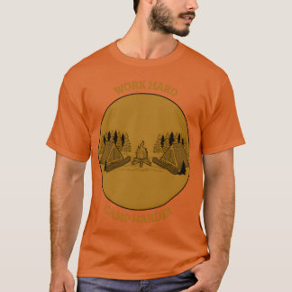 Camiseta Acampe Duro Trabalhe Mais Duro Menino de Camping