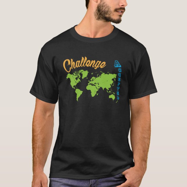 Camiseta Accept a Travelling Challenge with a World Map (Frente)