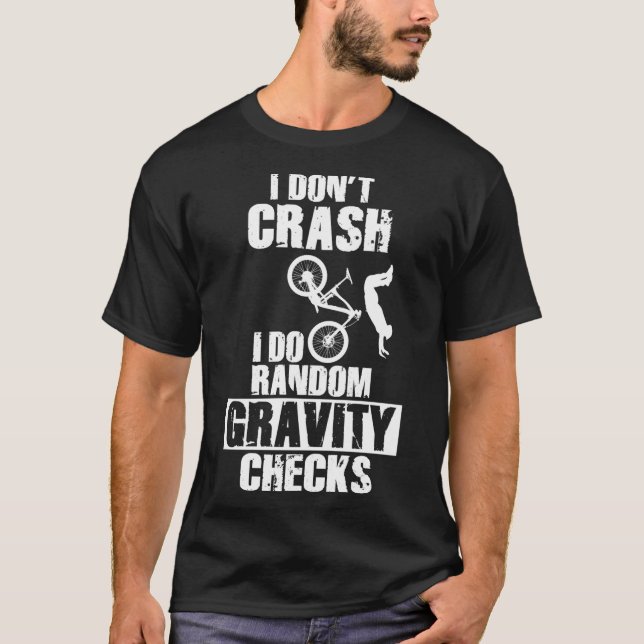 Camiseta Acidente MTB engraçado - A gravidade verifica a bi (Frente)