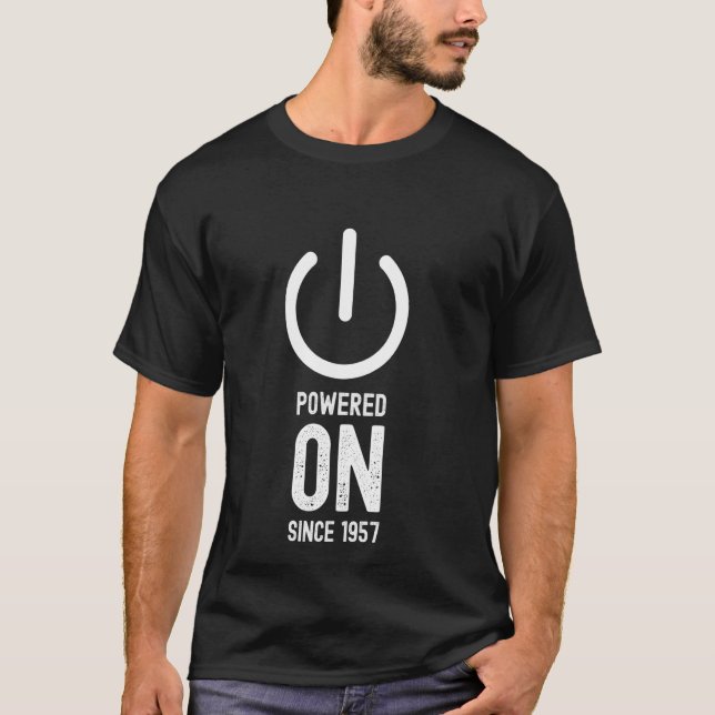 Camiseta Acionado Desde 1957 Engraçado 67º aniversário Mens (Frente)