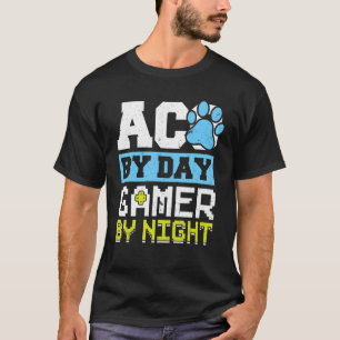 Camiseta Aco By Day Gamer Por Agente De Controle Noturno De