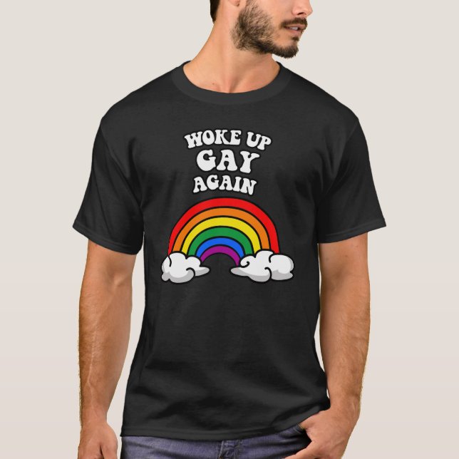 Camiseta Acordou gay novamente (Frente)