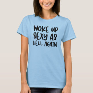 Camiseta Acordou sexy como o inferno novamente engraçado 