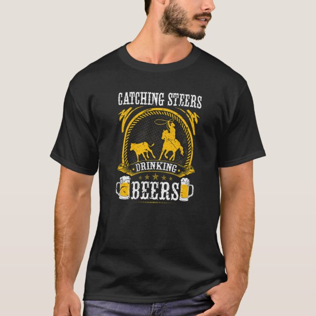 Camiseta Acorrendo Cavalos Em Laçada Bebendo Cervejas Ro (Frente)