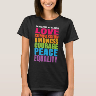 Camiseta Acreditamos No Amor Compaixão Bondade Coragem Pea