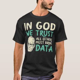 Camiseta Acreditamos Que Todos Os Outros Devem Trazer Dados
