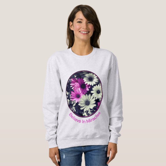 Camiseta Acredite em Milagres Daisies Inspiracional (Frente Completa)