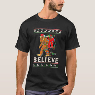 Camiseta Acredite em Sasquatch Gorillas Árvore de Natal Fun