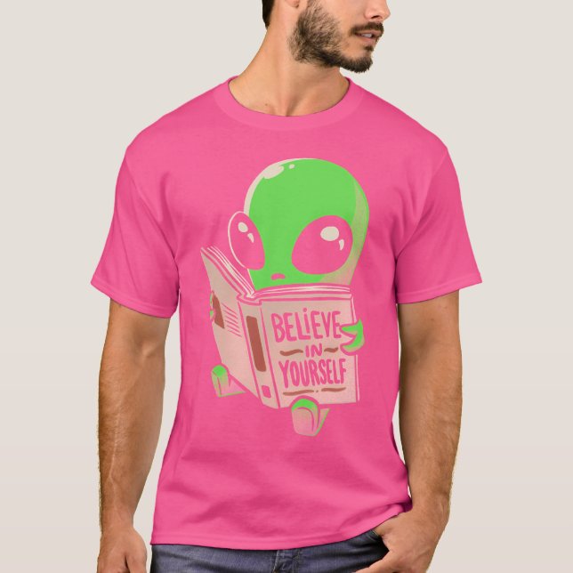 Camiseta Acredite Em Sua Engraçada Alienígena De Livro (Frente)