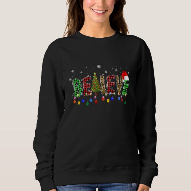 Camiseta Acredite na árvore de Natal Luzes de Natal Feliz (Frente)