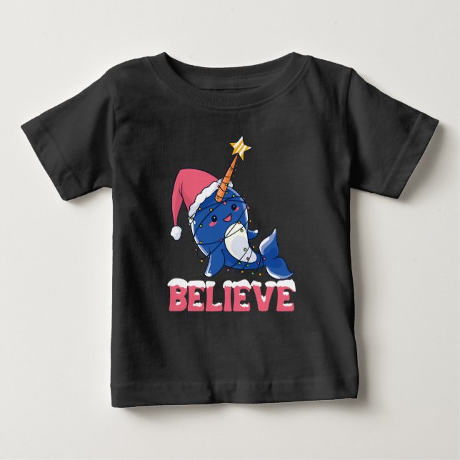 Camiseta Acredite nas Luzes de Fada de Neve de Natal Narwha (Frente)