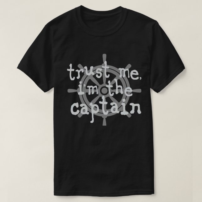 Camiseta Acredite que sou o capitão do barco. (Frente do Design)