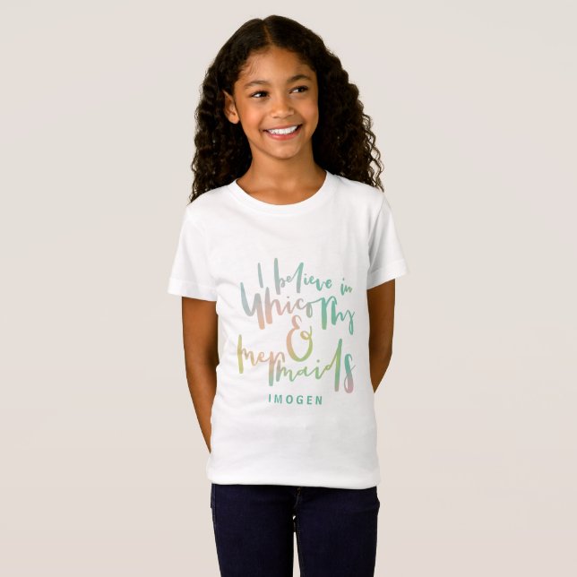 CAMISETA ACREDITO EM UNICORNS E MERMAIDS (Frente Completa)