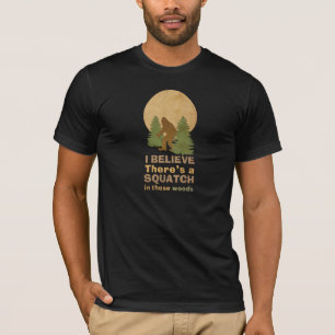 Camiseta Acredito que há um SQUATCH nesta floresta (lua)