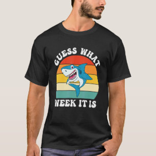Camiseta Adivinhem Que Semana É Vintage Shark Kids